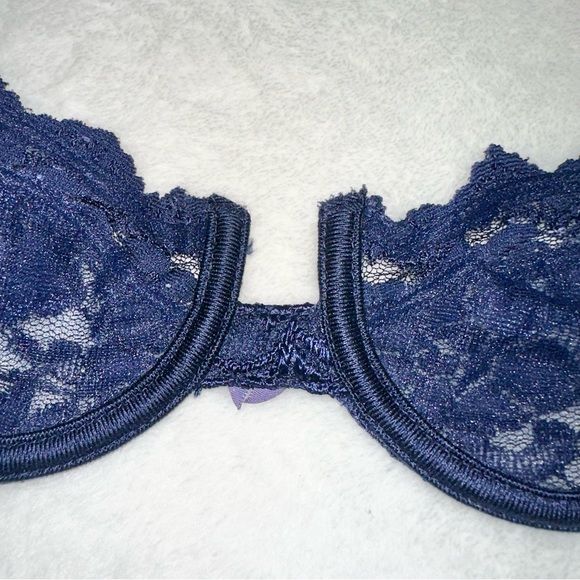 Vintage! Victoria’s Secret Navy Blue Lace Bra! - Picture 3 of 6
